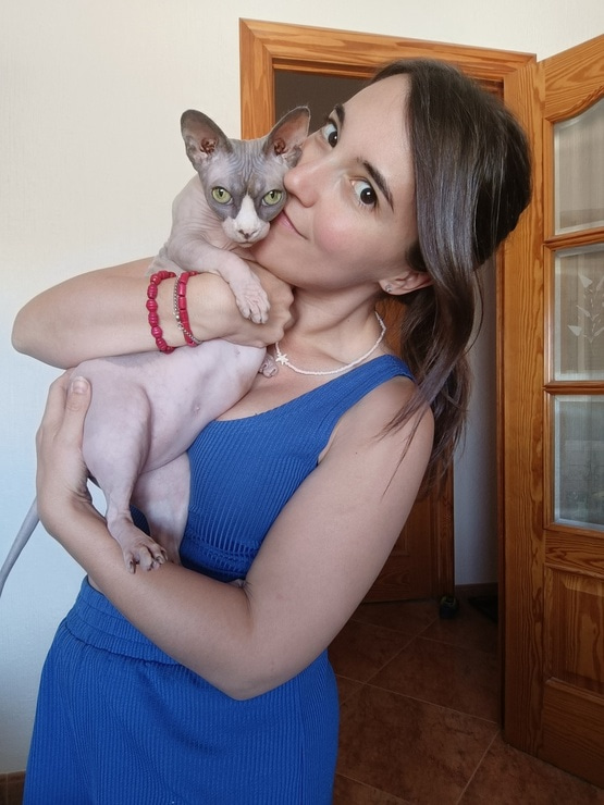 Cleo en su nuevo hogar con Isa